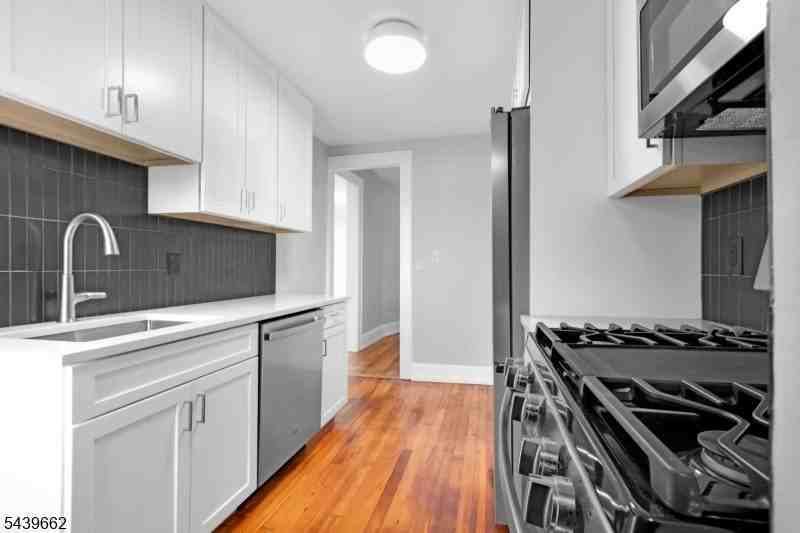 8 Kent Place Blvd - Photo 3 of 44