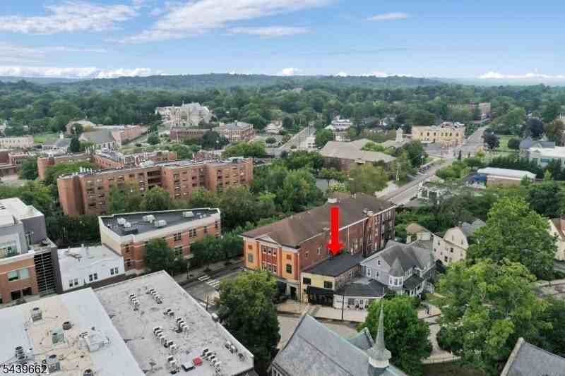 8 Kent Place Blvd - Photo 7 of 44