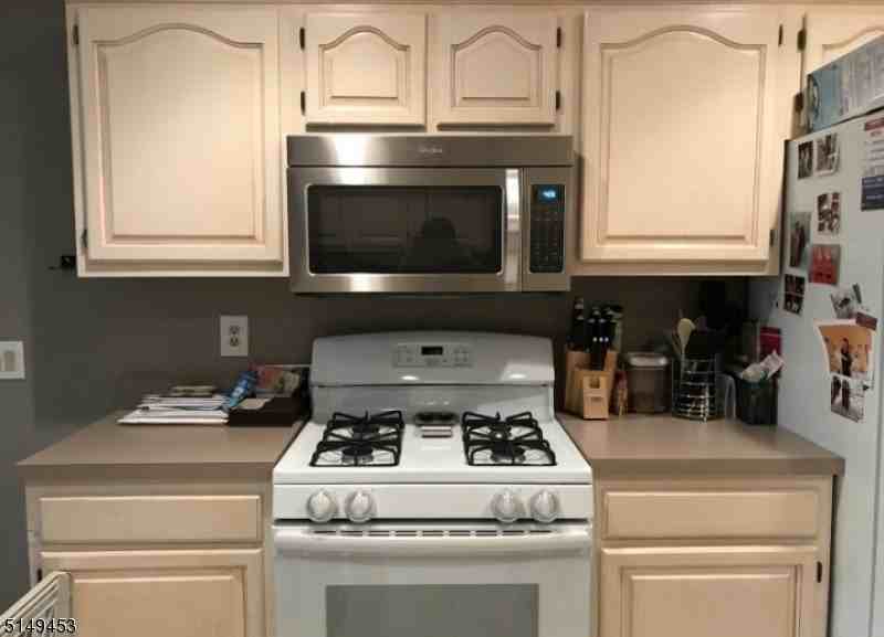 15 Barge Ct - Photo 3 of 25