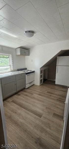 297 E 27th St - Photo 3 of 7