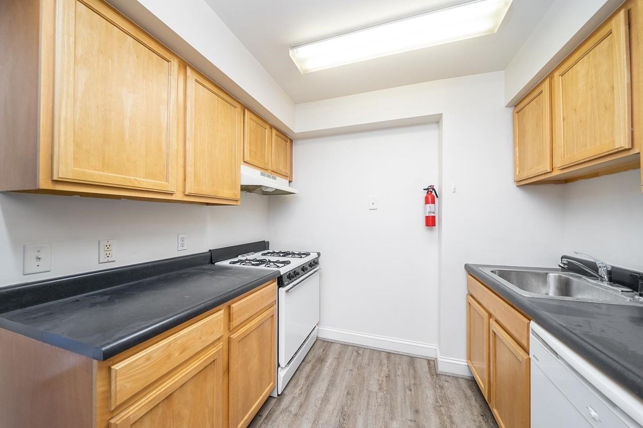7430 Boulevard E #3B