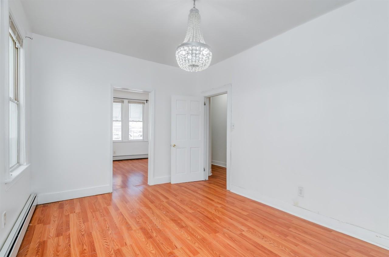 404 Danforth Ave - Photo 2 of 27