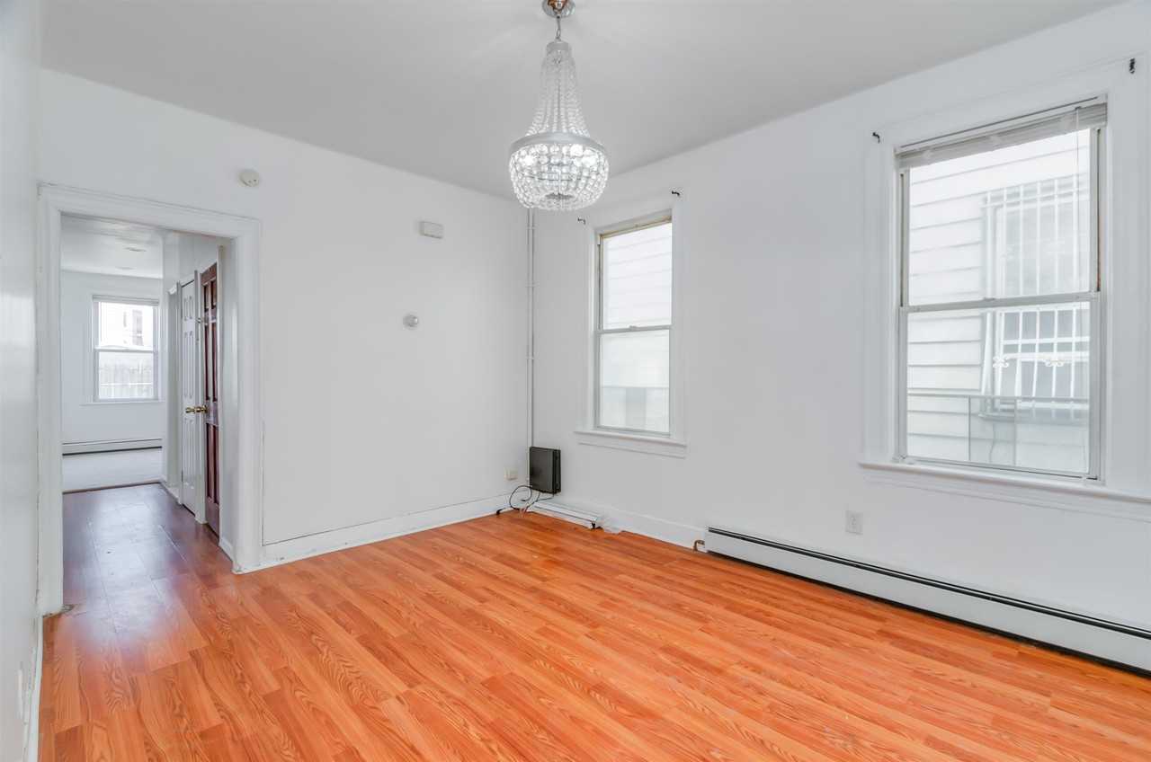404 Danforth Ave - Photo 3 of 27