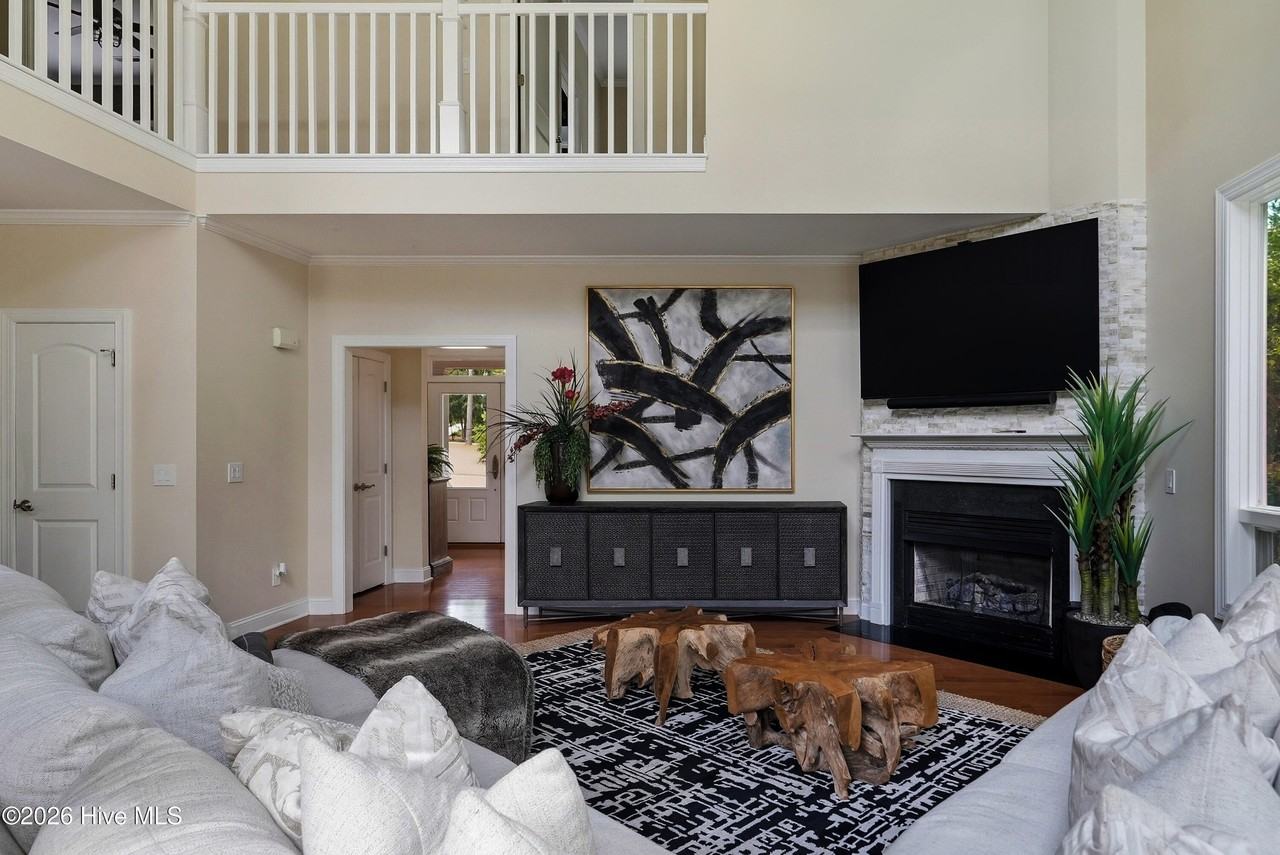 120 Woodenbridge Ln - Photo 7 of 50