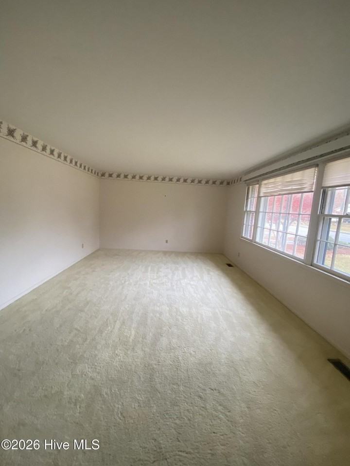 1005 Sioux Dr - Photo 3 of 7