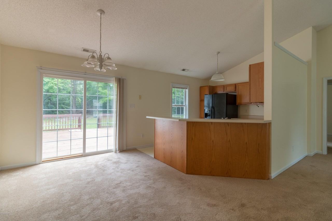 205 Shady Ct - Photo 3 of 17