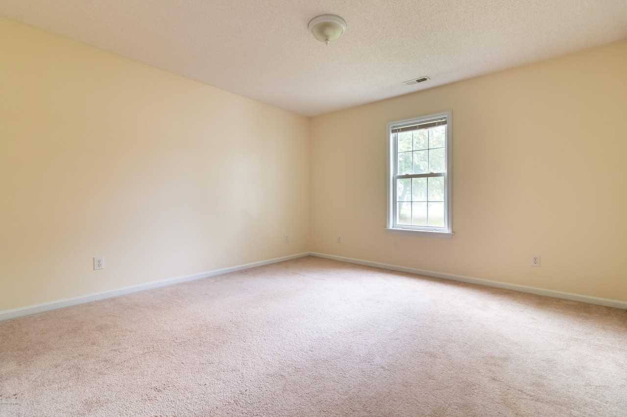 205 Shady Ct - Photo 5 of 17