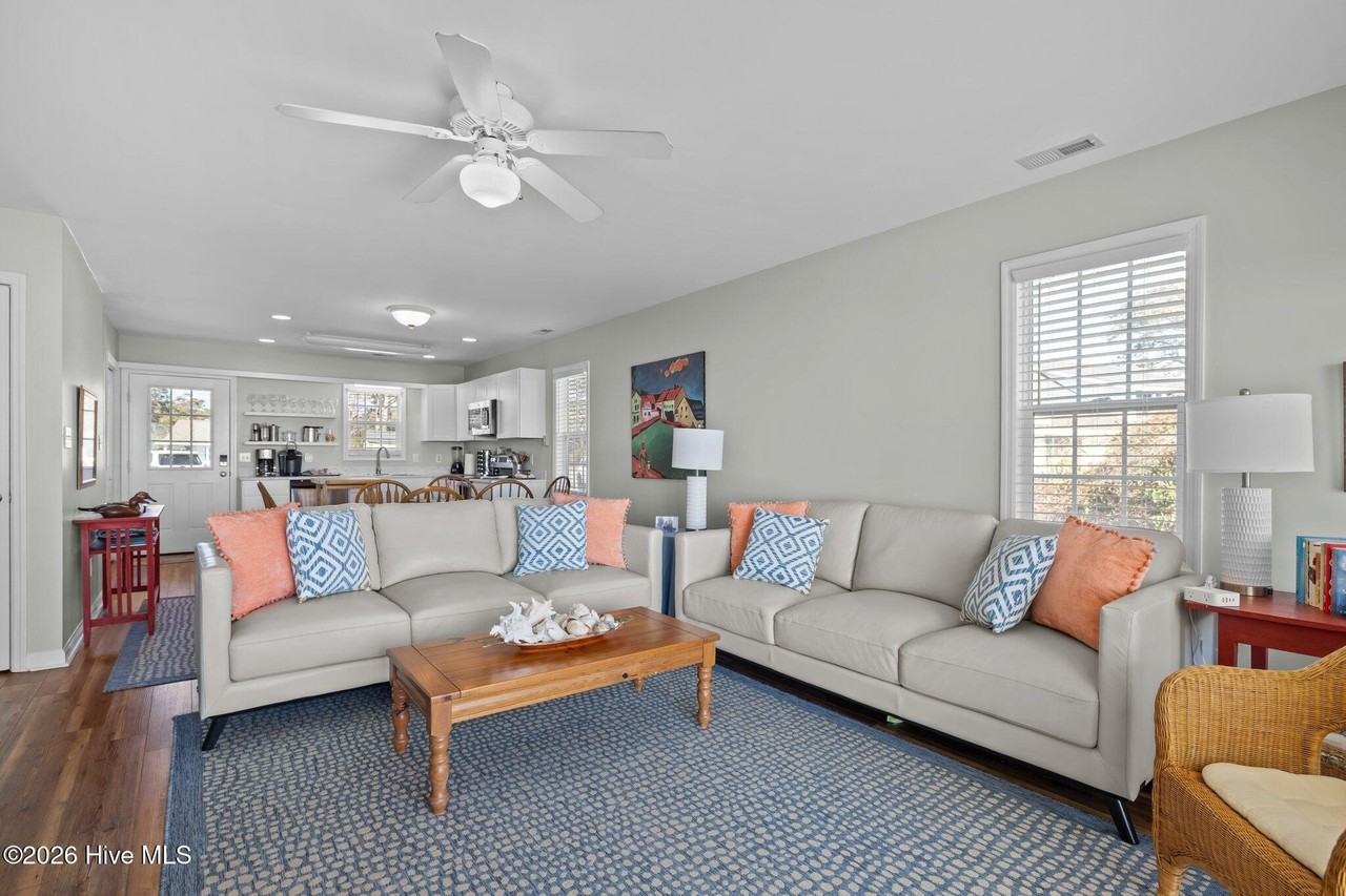 662 Island Rd - Photo 4 of 22