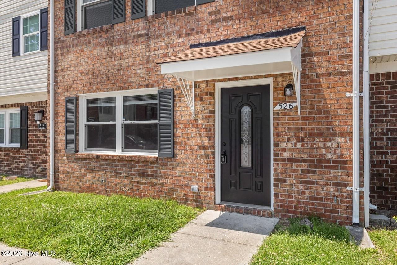 526 Myrtlewood Cir - Photo 2 of 22