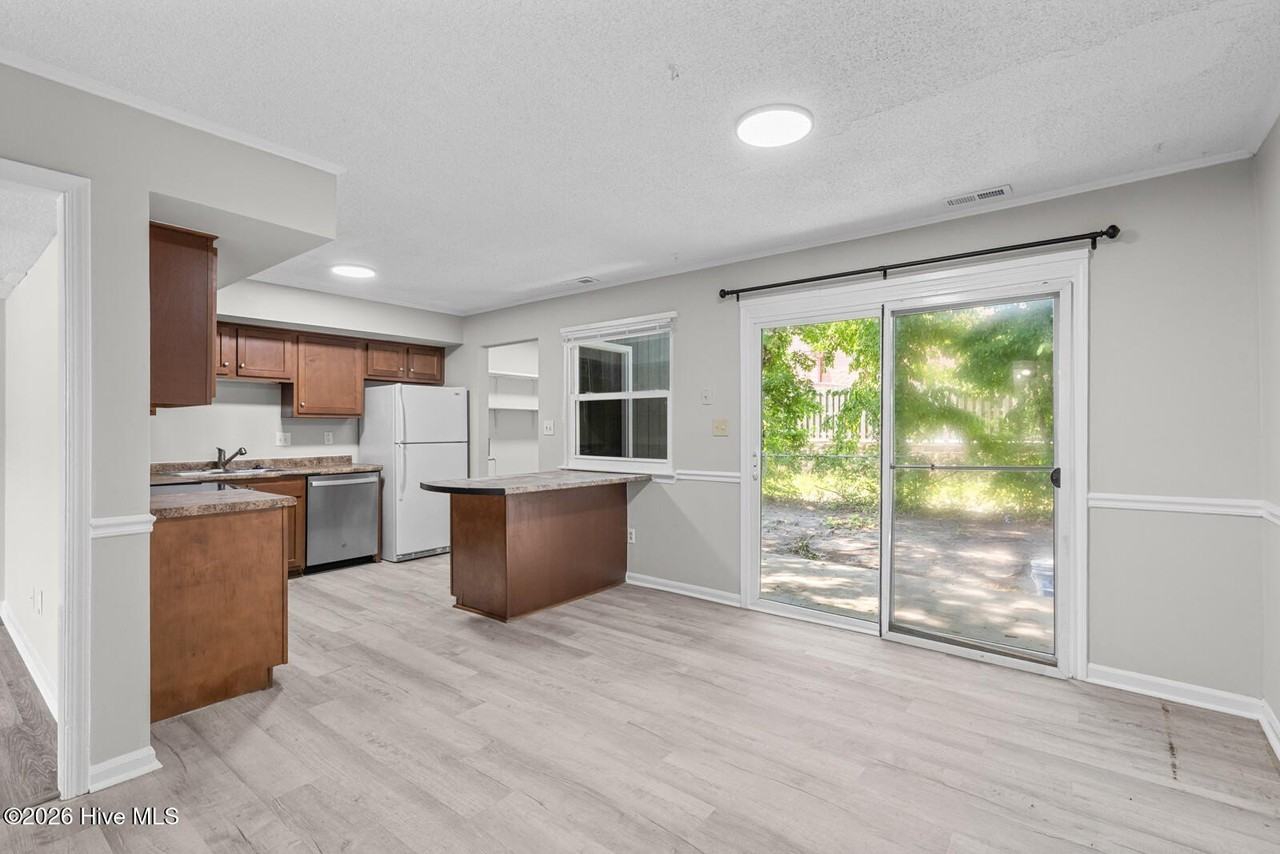 526 Myrtlewood Cir - Photo 6 of 22