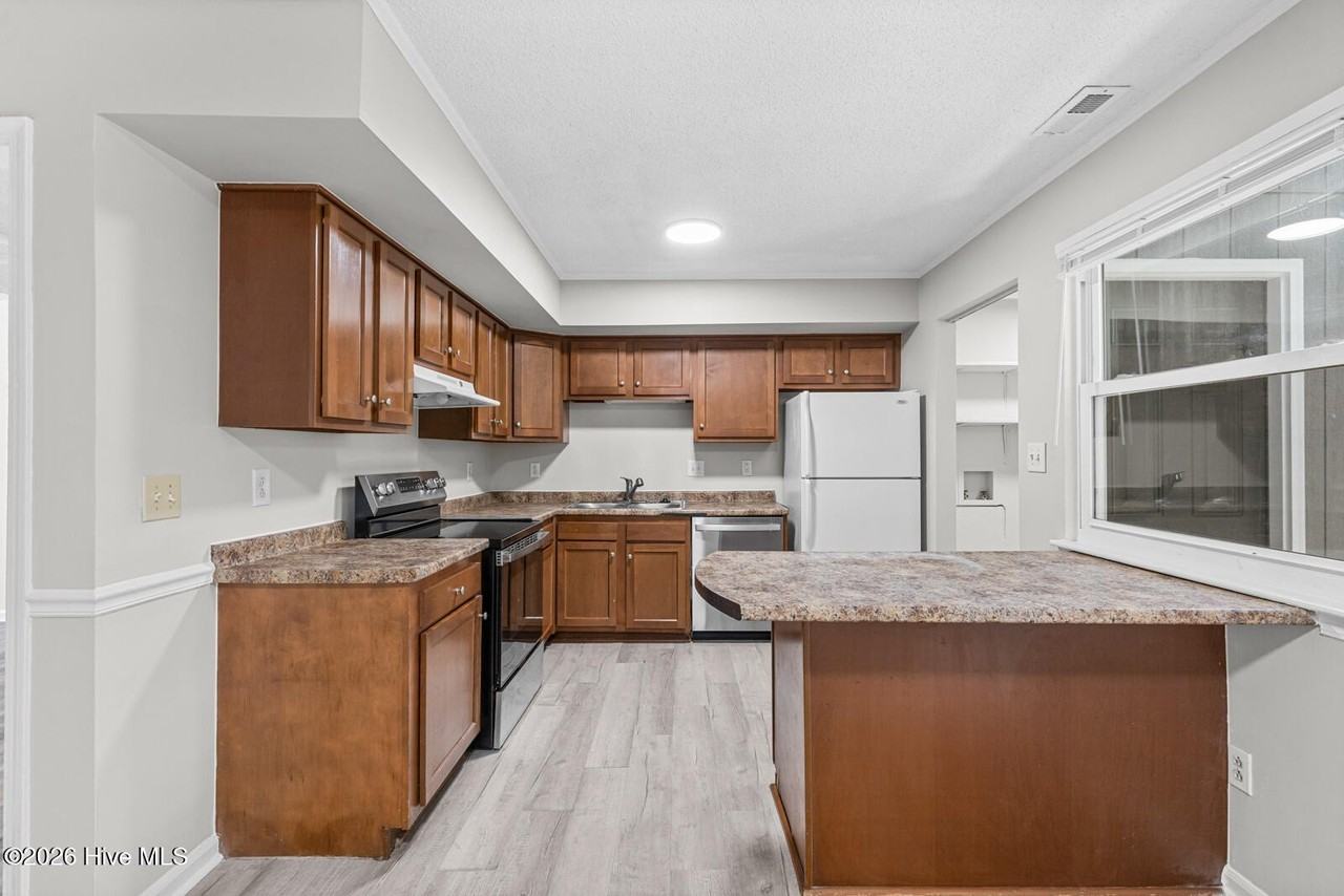 526 Myrtlewood Cir - Photo 7 of 22