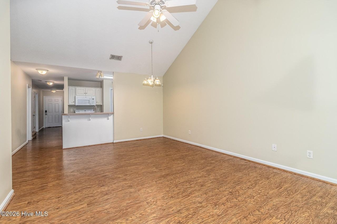 456 Northrop Pl - Photo 2 of 18