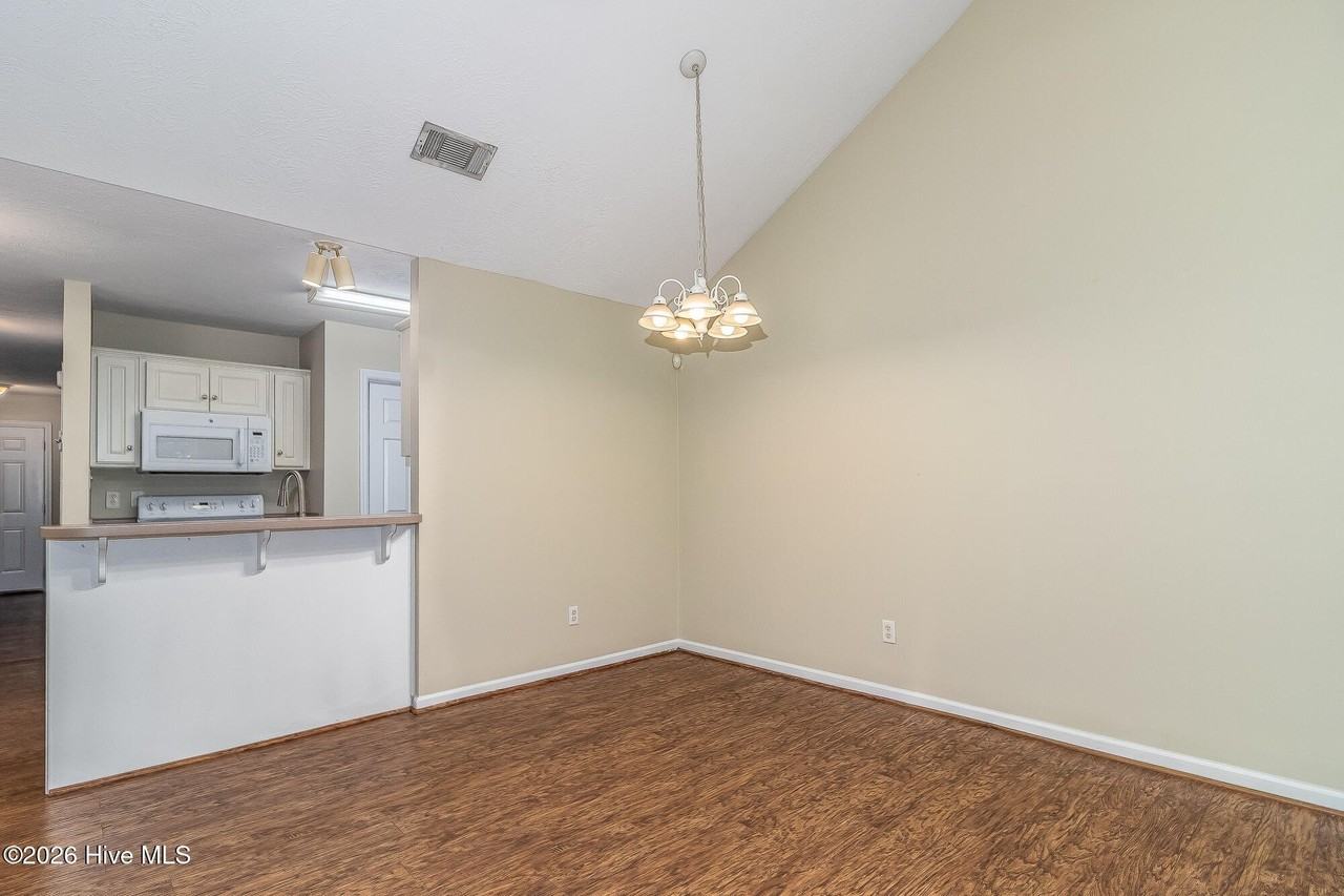 456 Northrop Pl - Photo 3 of 18