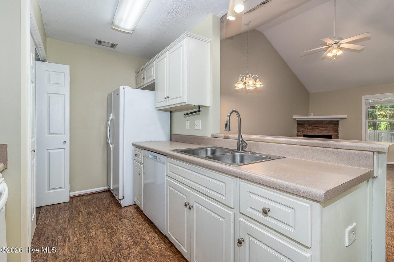456 Northrop Pl - Photo 6 of 18