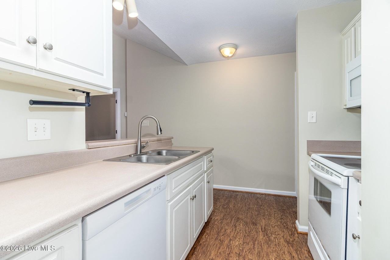 456 Northrop Pl - Photo 7 of 18