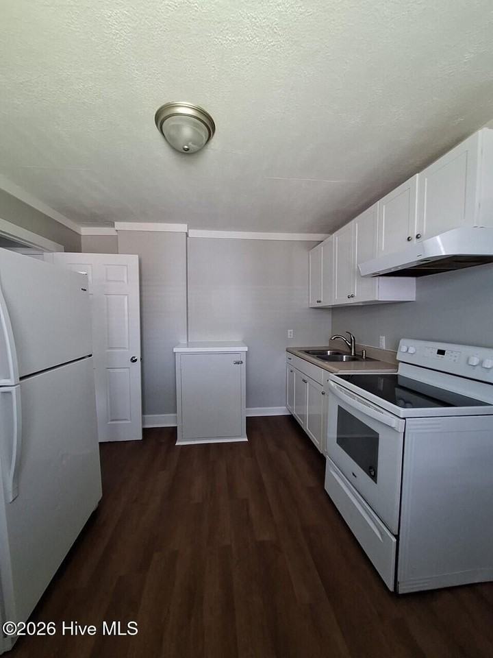 608 Hudson St #A - Photo 5 of 7