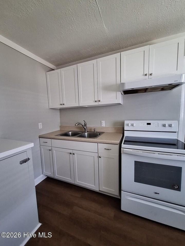 608 Hudson St #A - Photo 6 of 7