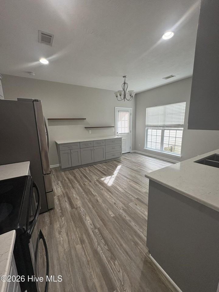 2021 Dundee Way - Photo 5 of 19