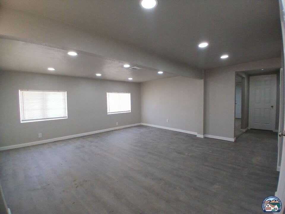 114 5th St - Photo 4 of 15