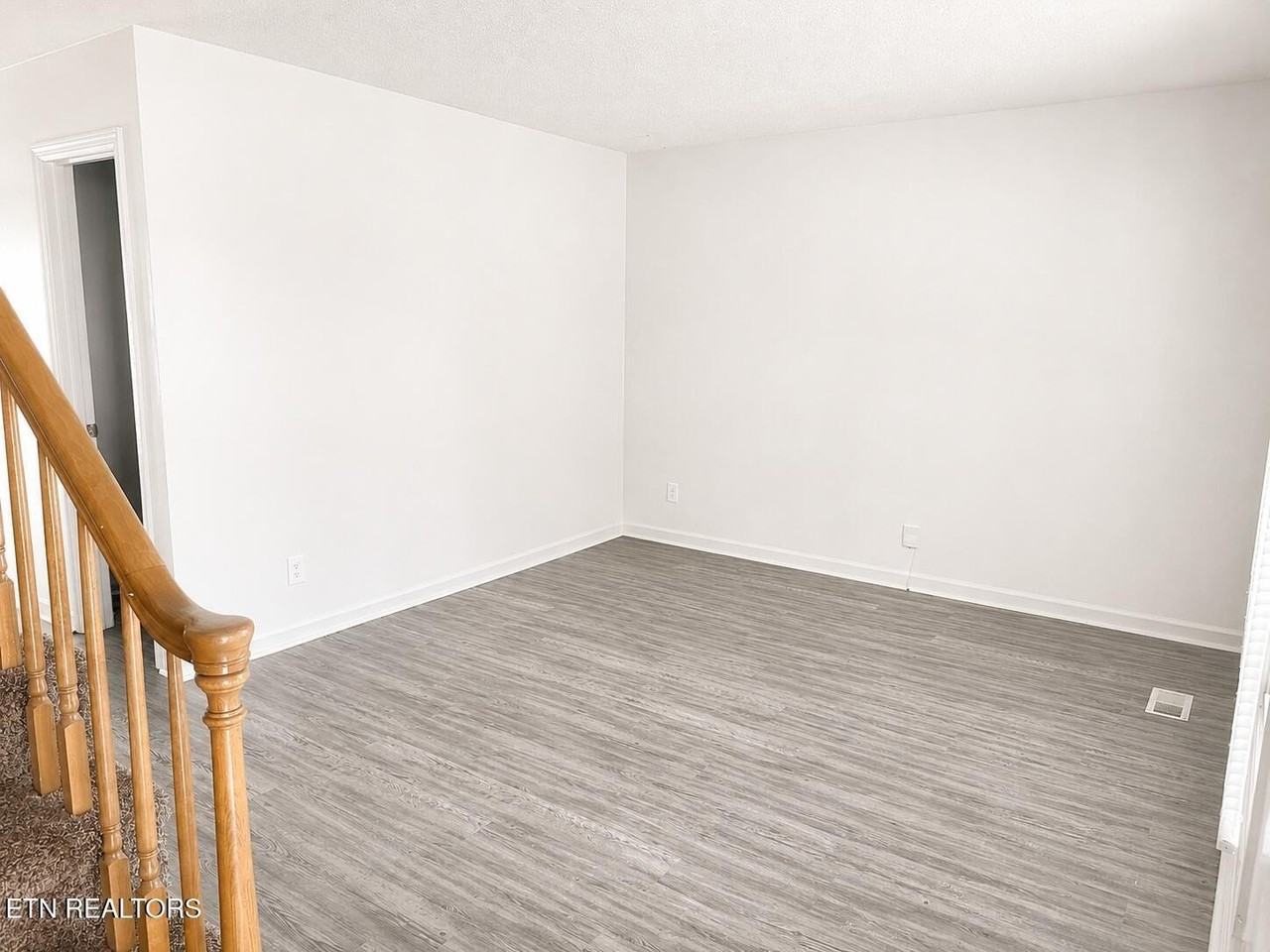 10408 Victoria Dr #D - Photo 4 of 23
