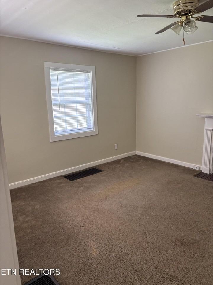 214 Juniper Ave - Photo 3 of 17