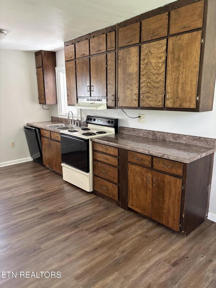 214 Juniper Ave - Photo 4 of 17