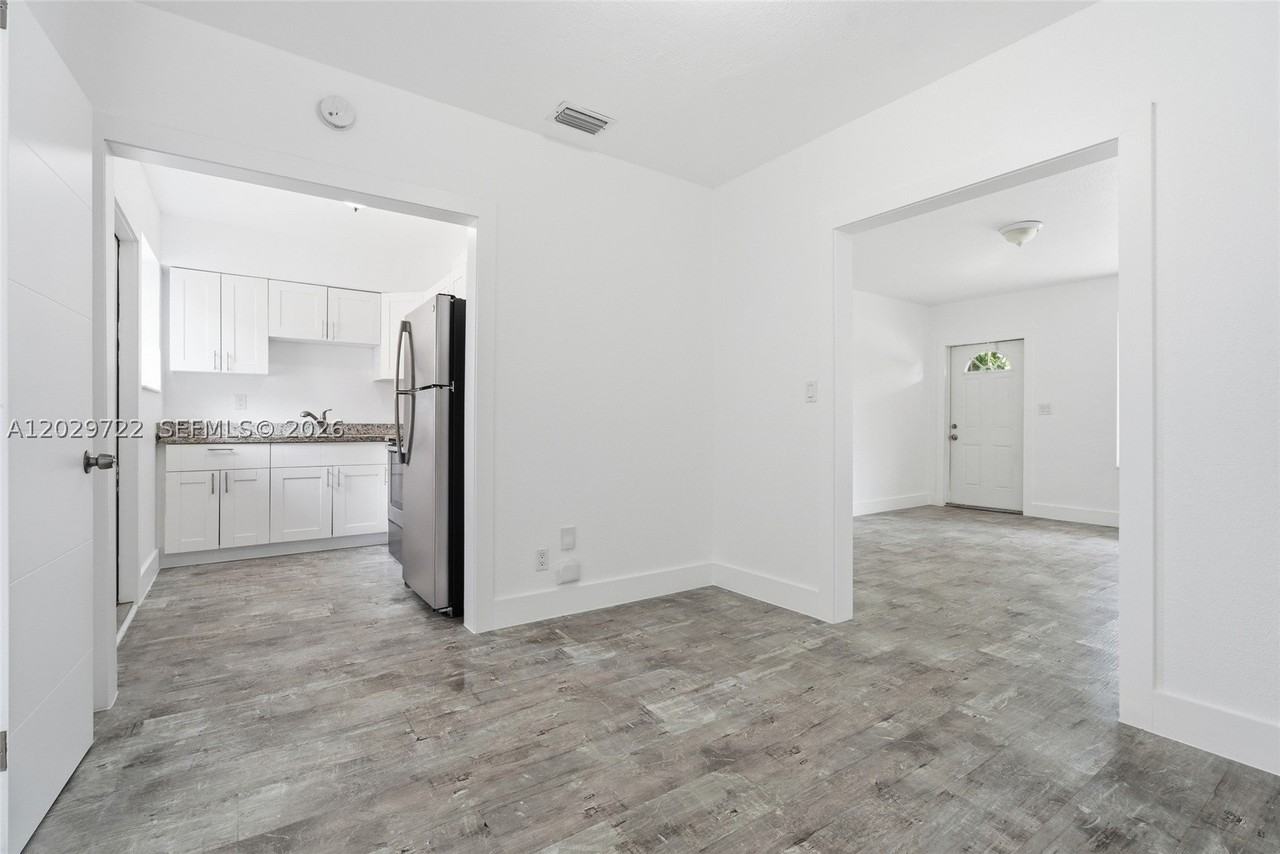 8430 Crespi Blvd #8420 - Photo 2 of 16