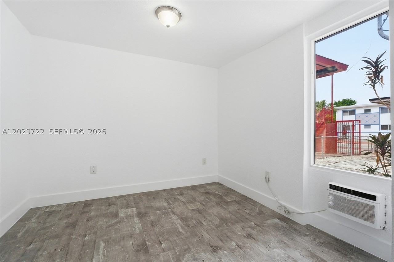 8430 Crespi Blvd #8420 - Photo 4 of 16