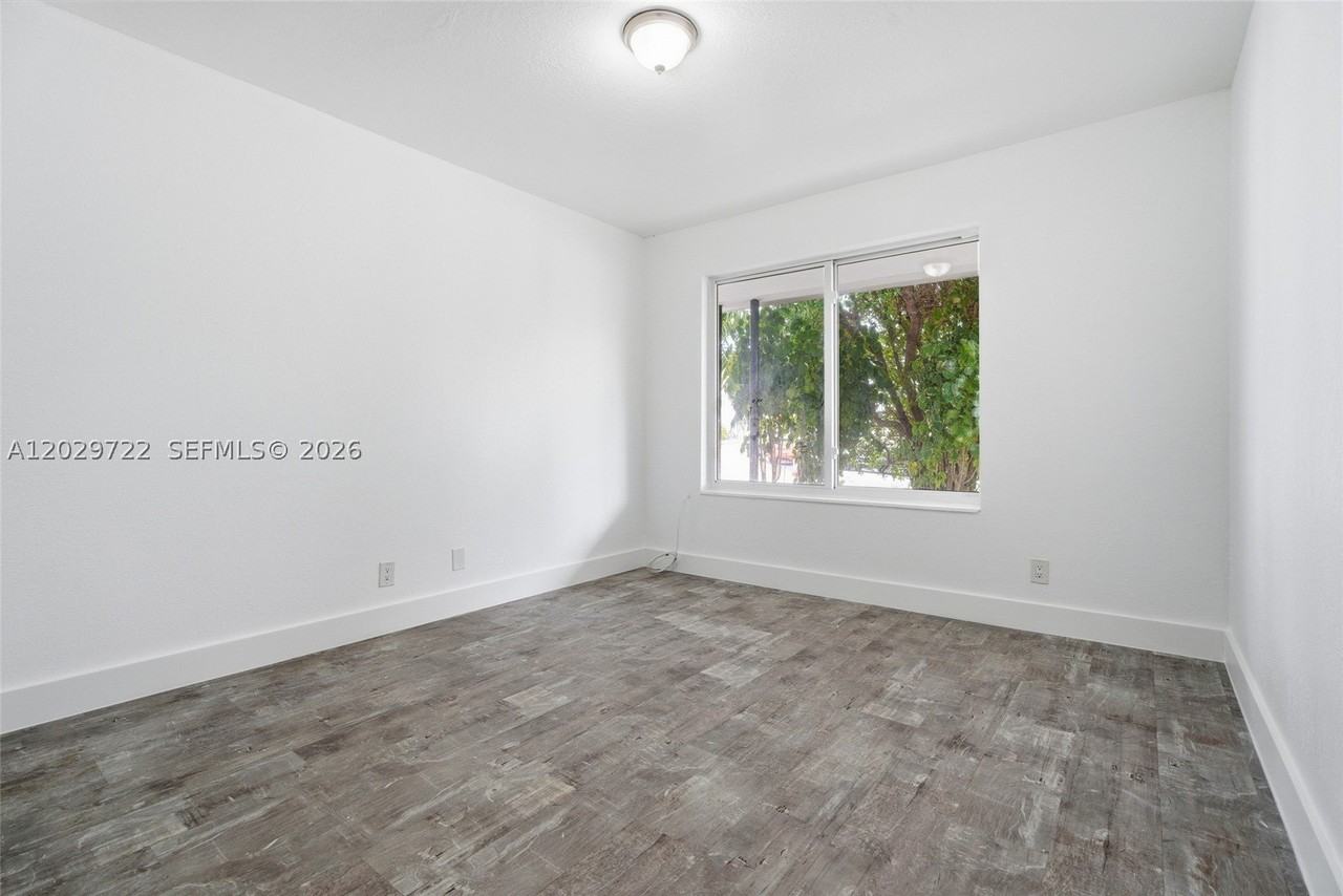 8430 Crespi Blvd #8420 - Photo 7 of 16