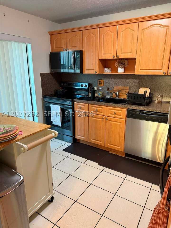 10445 Sw 154th Ct #1 - Photo 5 of 10