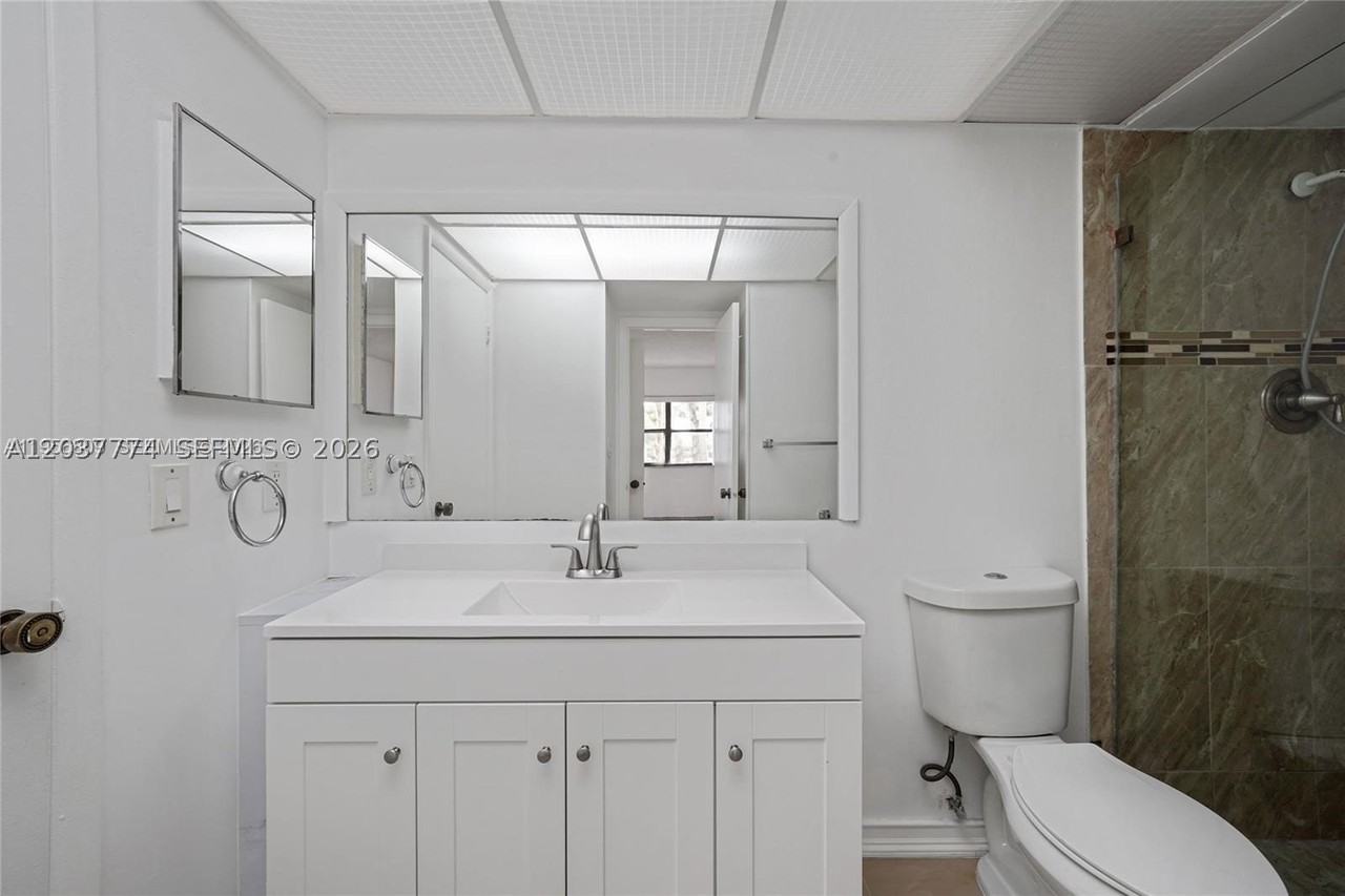 200 Lakeview Dr #101 - Photo 5 of 37