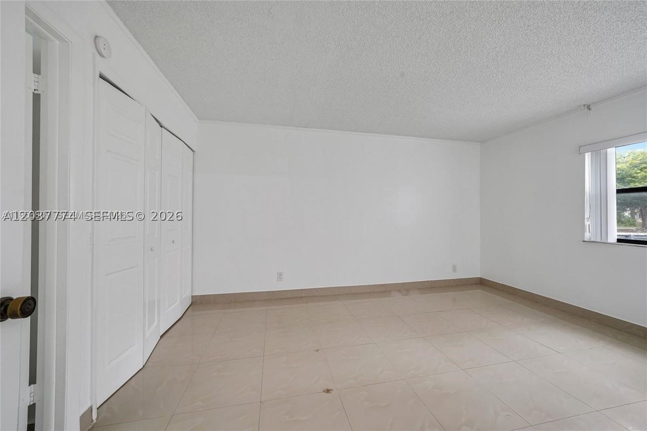 200 Lakeview Dr #101 - Photo 7 of 37