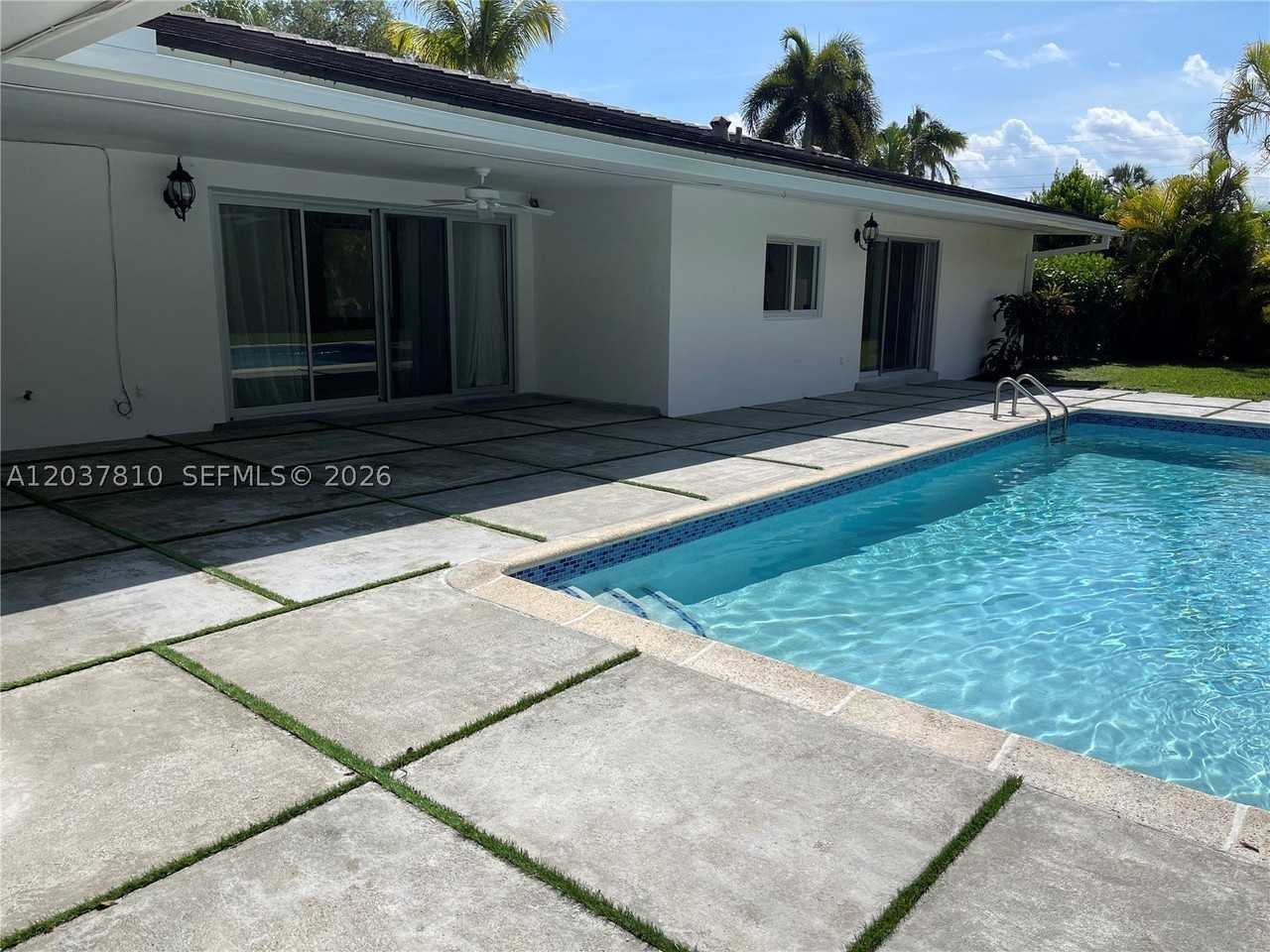 7361 Sw 117th Ter - Photo 2 of 14