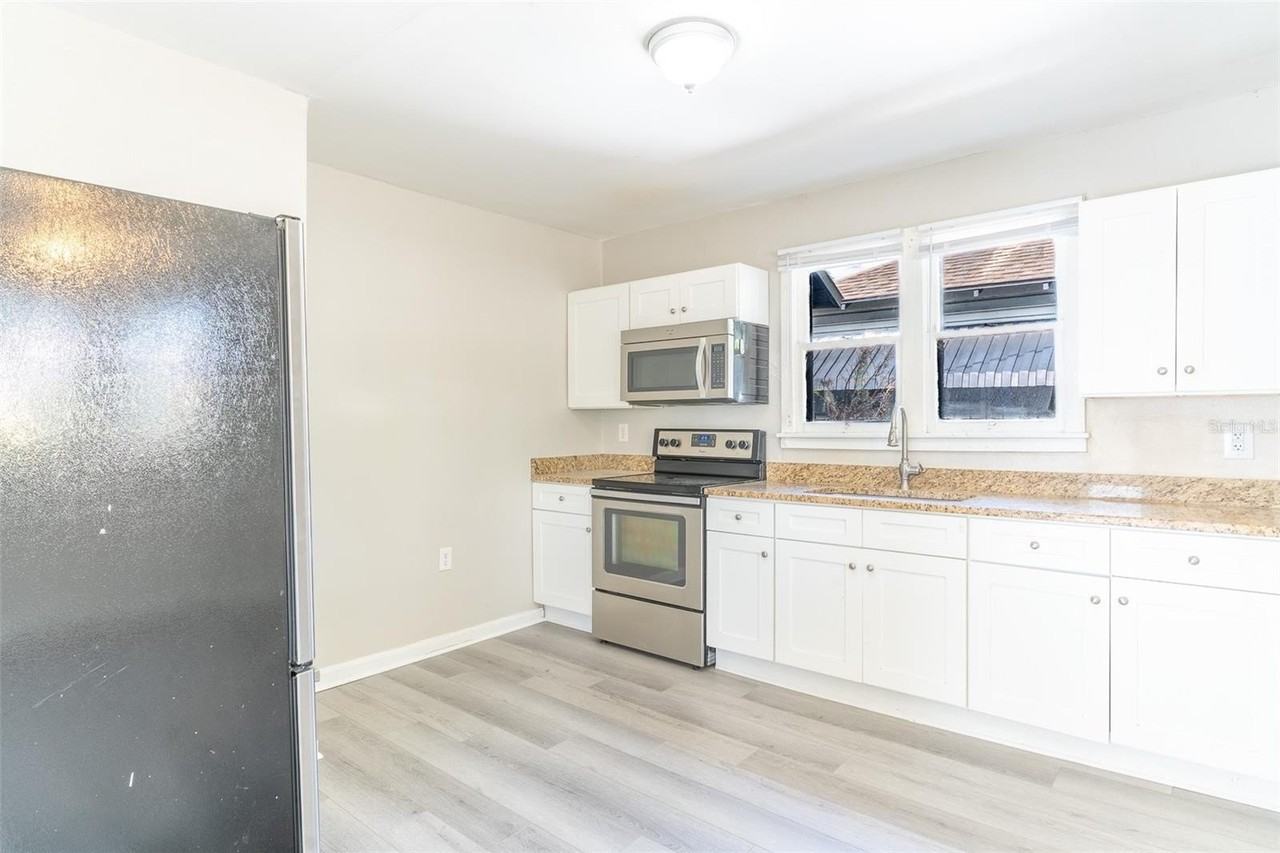 106 Avenue D Sw - Photo 4 of 21