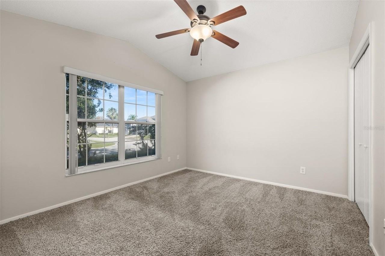 551 Castlemain Cir - Photo 6 of 50