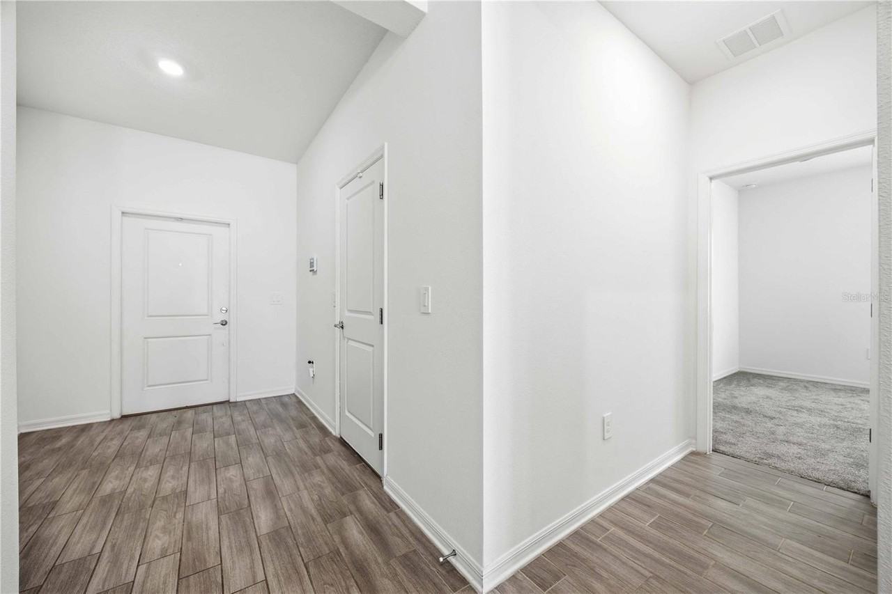 122 Inman Blvd - Photo 5 of 32