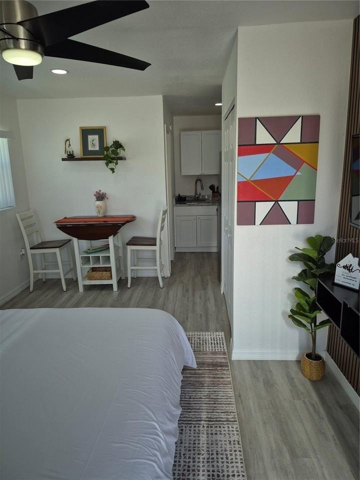 7709 W Hanna Ave #B - Photo 3 of 12