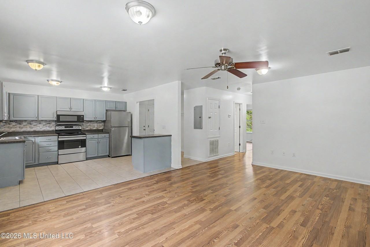 124 30th 1/2 St Lot B - Photo 2 of 12