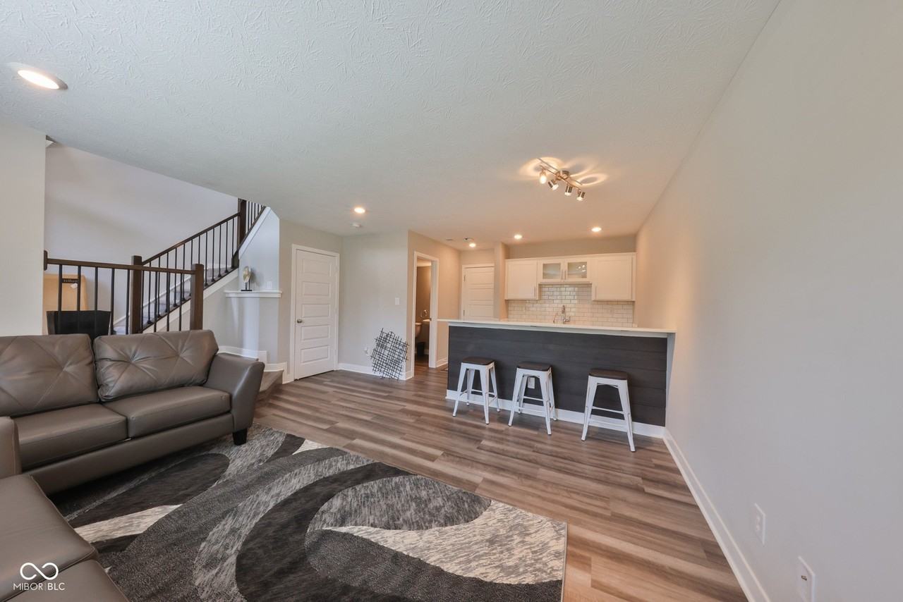 13496 Erlen Dr - Photo 3 of 23