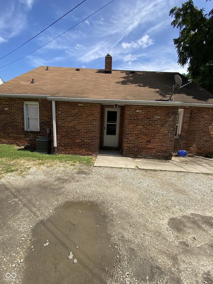 3095 Central Ave - Photo 2 of 10