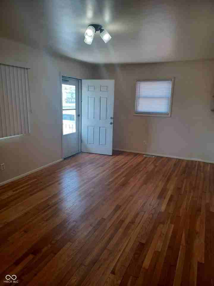 33 S Post Rd - Photo 3 of 28