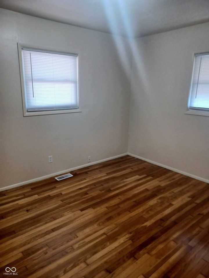 33 S Post Rd - Photo 6 of 28
