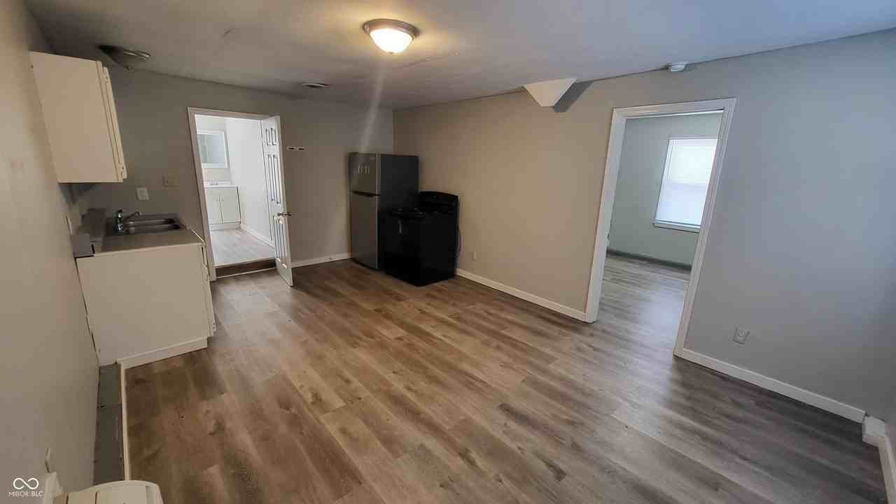 336 W 6th St - Photo 3 of 9