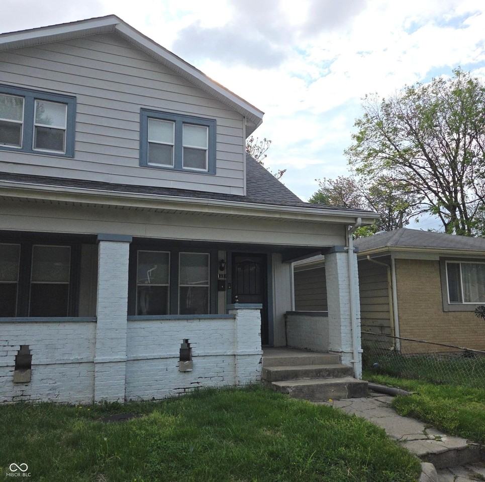 1339 Lee St - Photo 3 of 18