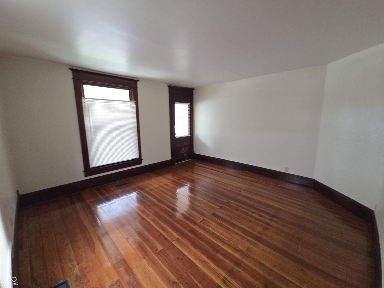 408 S Main St - Photo 5 of 28