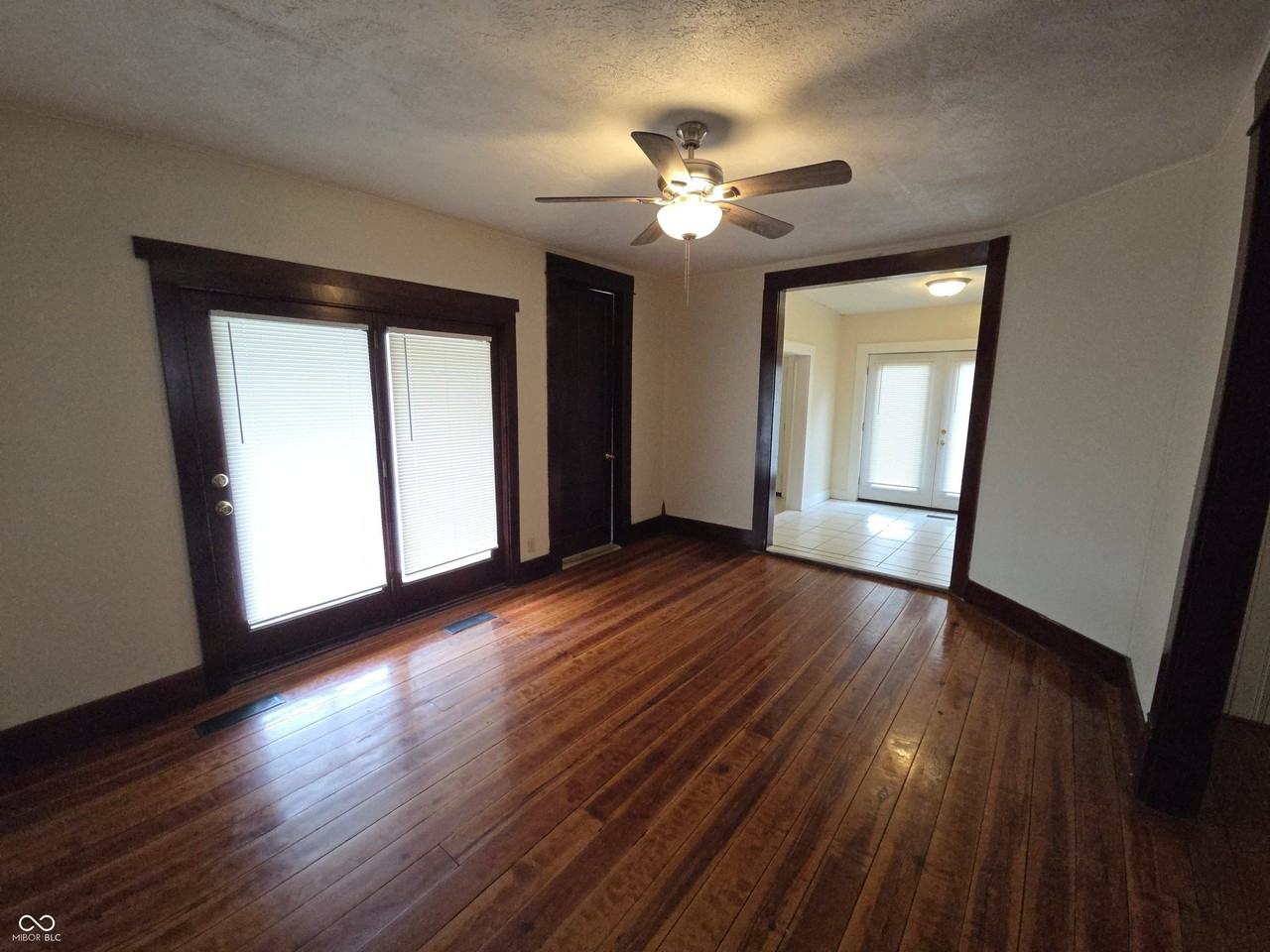 408 S Main St - Photo 7 of 28