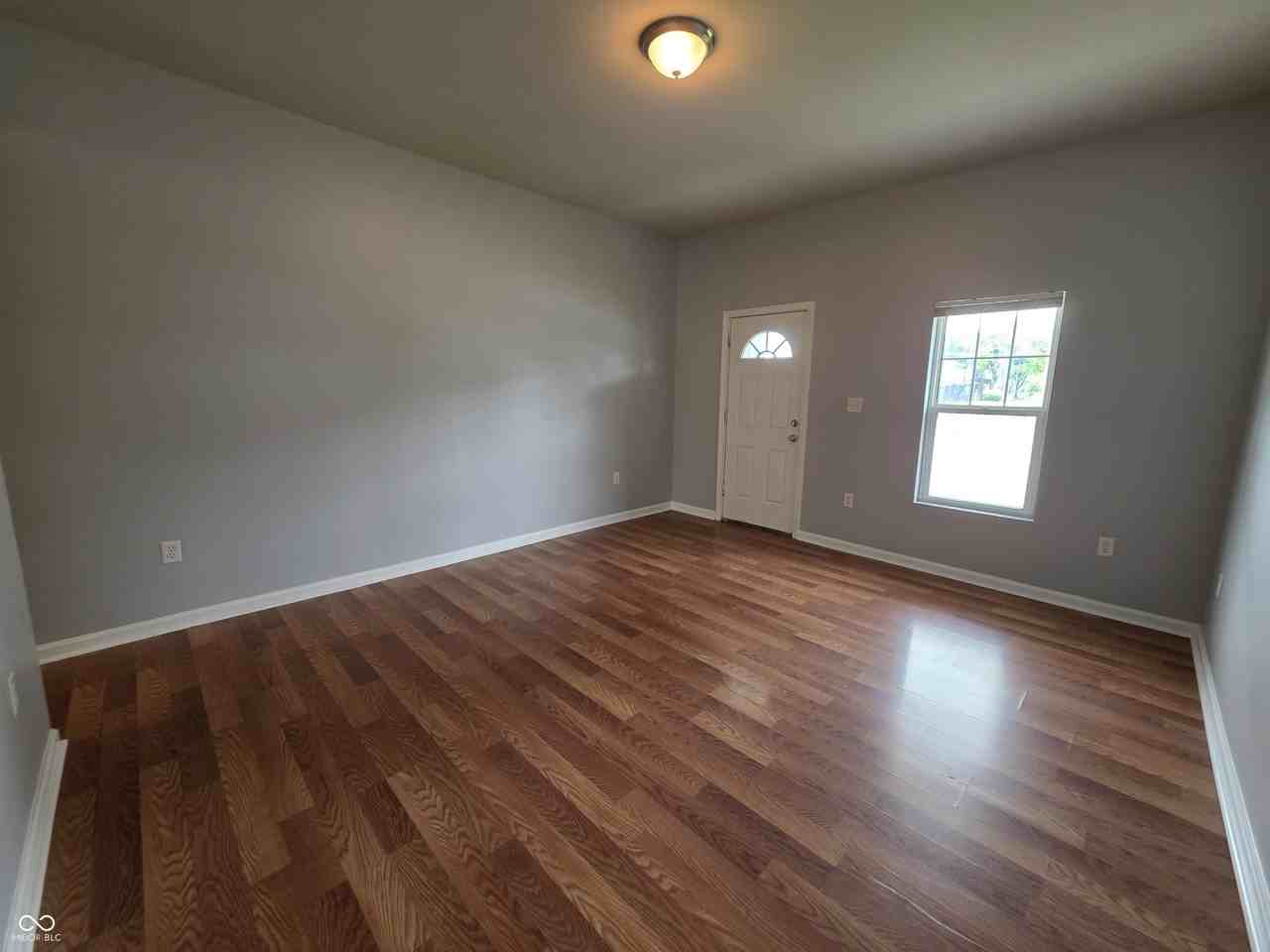 1952 Shelby St Unit B - Photo 3 of 8