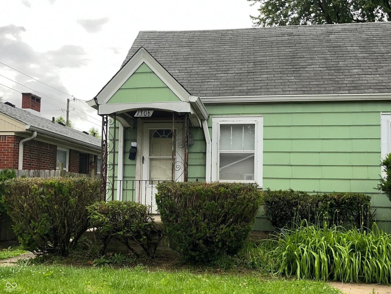 1306 N Chester Ave - Photo 2 of 13