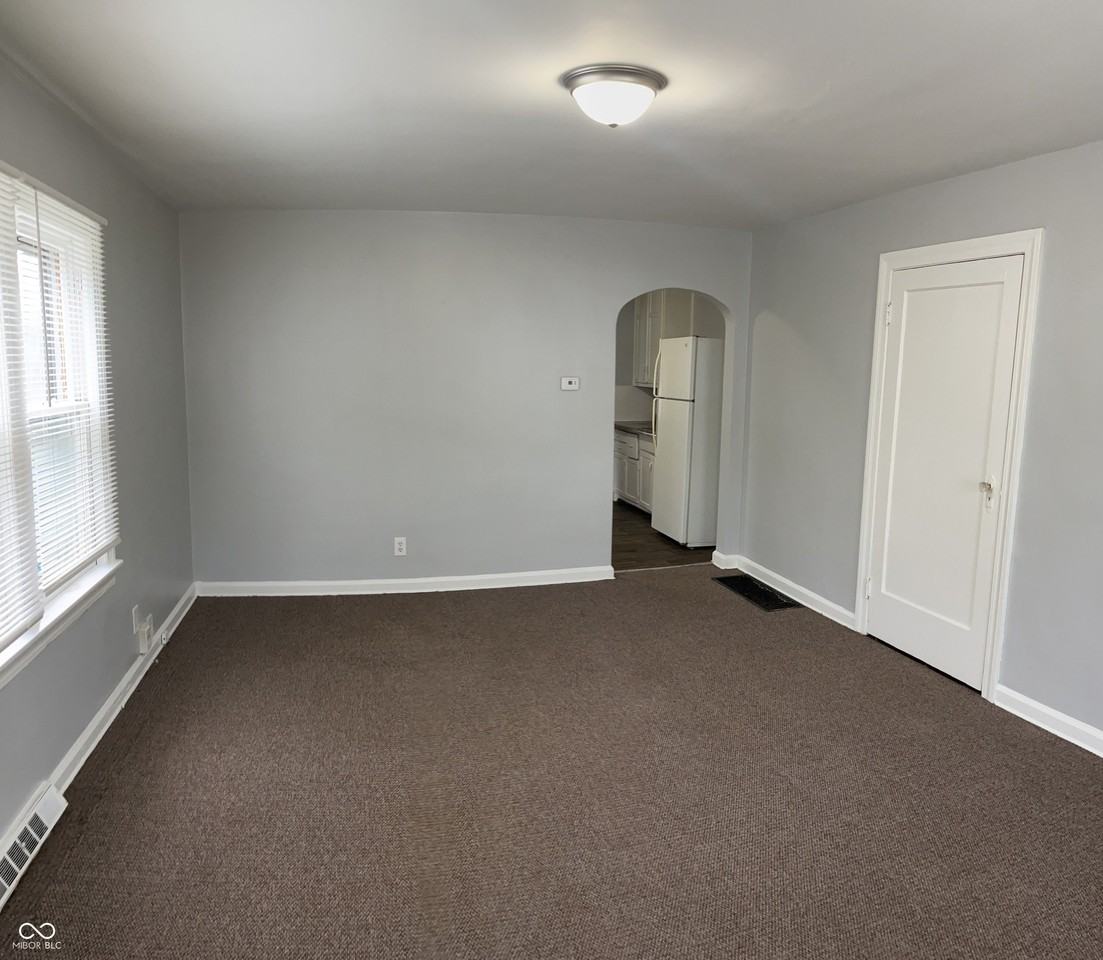 1306 N Chester Ave - Photo 3 of 13