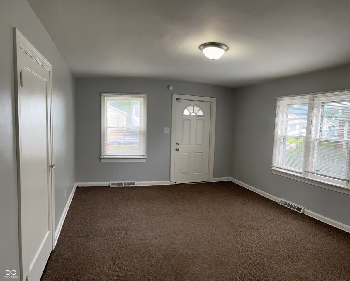 1306 N Chester Ave - Photo 4 of 13